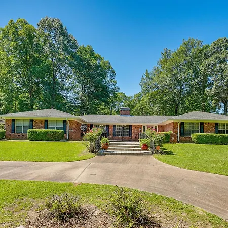 Villa Charming Simsboro Retreat On 5 Acres With Patio!